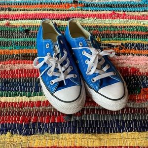 ROYAL BLUE CONVERSE SNEAKERS // Size 6